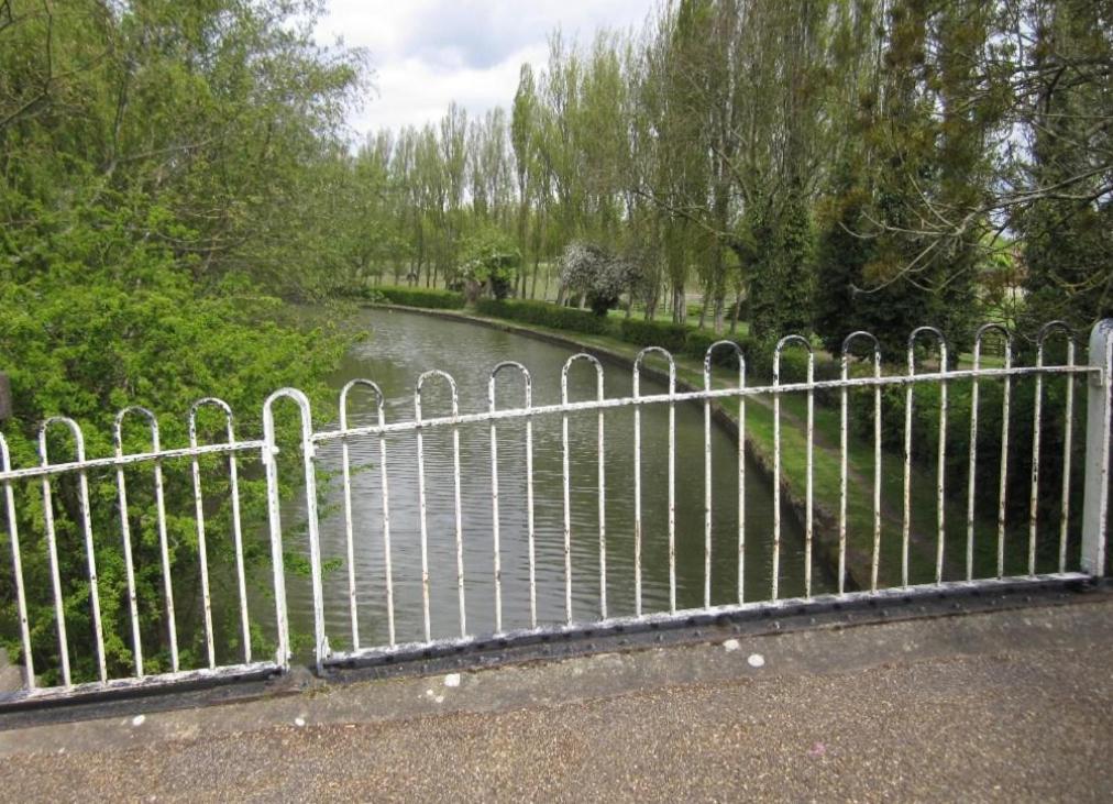 Waterside, Peartree Bridge, Milton Keynes Villa Esterno foto